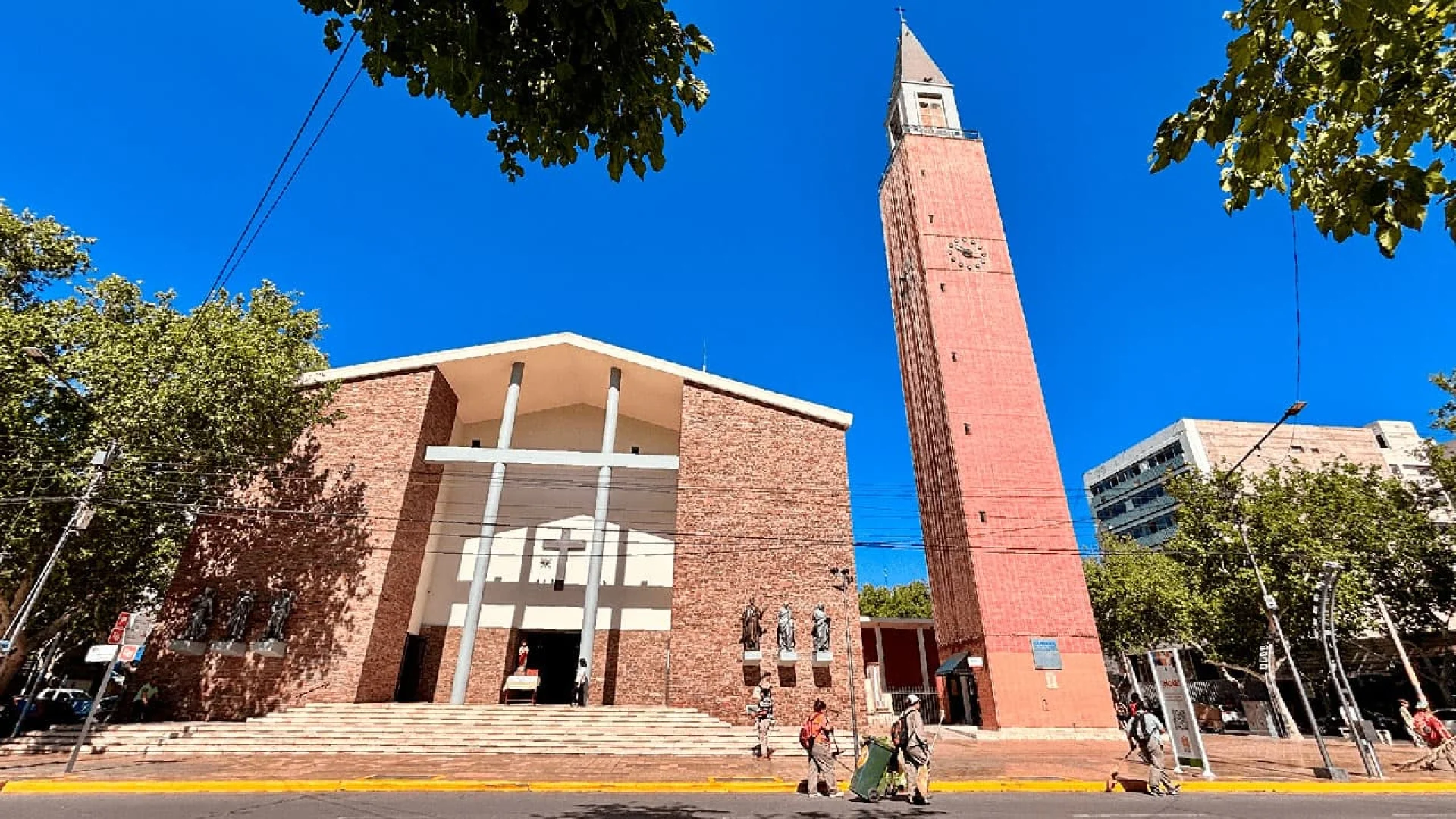 Sepulcro de Fray Santa María de Oro y Plaza Mayor